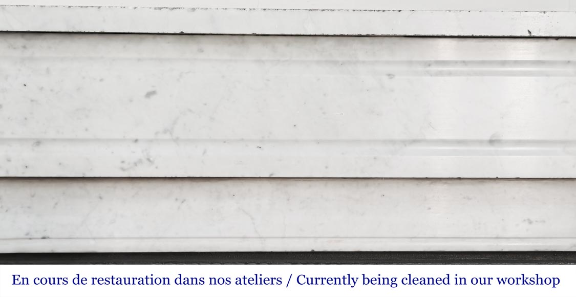 Cheminée de style Louis XVI aux marguerites stylisées, en marbre de Carrare-1