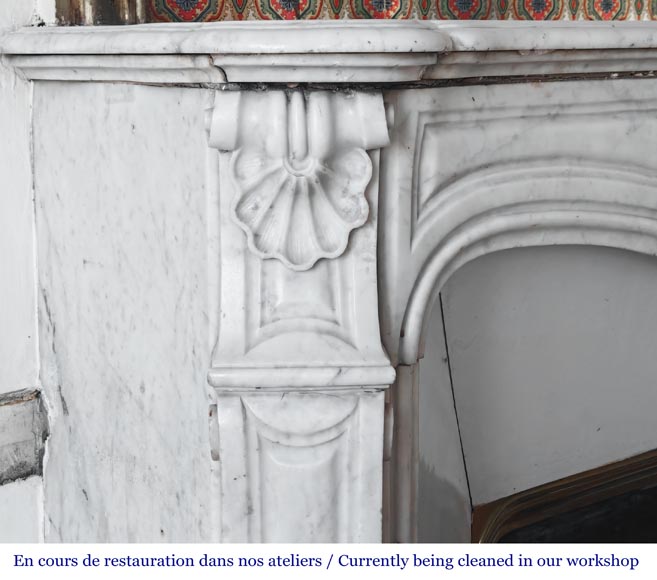 Cheminée de style Louis XV en marbre de Carrare, décorée d'une coquille-4