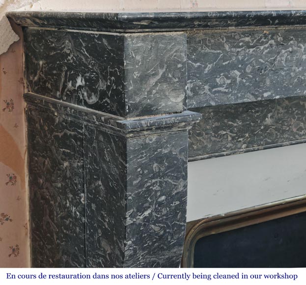 Cheminée d'époque Restauration en marbre gris Saint Anne-3