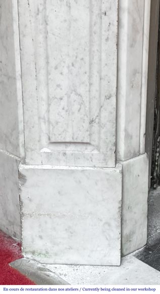 Cheminée de style Louis XV modèle Pompadour en marbre de Carrare-4