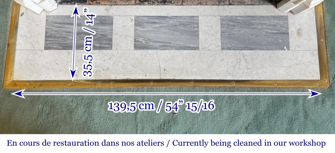 Cheminée de style Louis XV en marbre de Carrare, décorée d'une palmette Cheminée de style Louis XV en marbre de Carrare, décorée d'une palmette-9