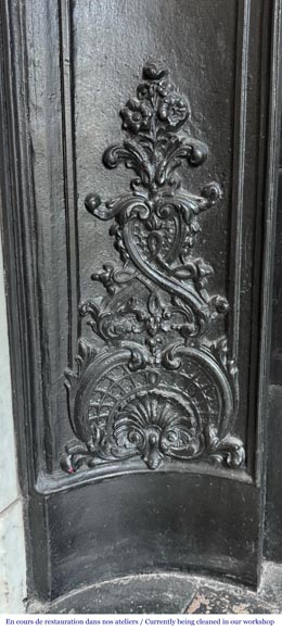 Cheminée de style Louis XV en marbre de Carrare, décorée d'une palmette Cheminée de style Louis XV en marbre de Carrare, décorée d'une palmette-12