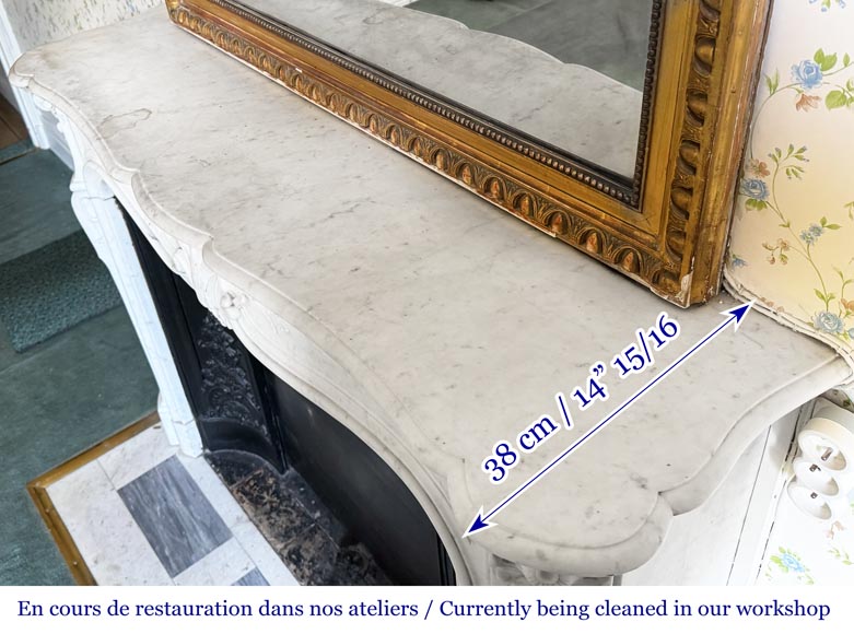 Cheminée de style Louis XV en marbre de Carrare, décorée d'une palmette Cheminée de style Louis XV en marbre de Carrare, décorée d'une palmette-13