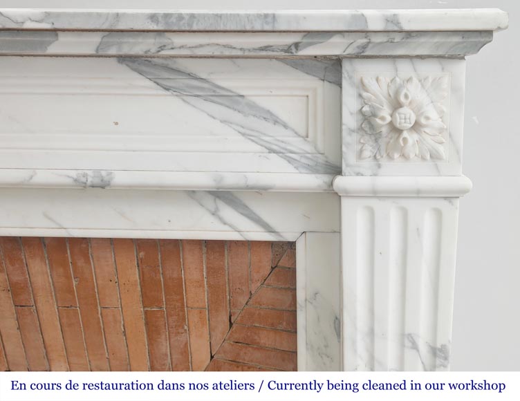 Cheminée de style Louis XVI moulurée en marbre arabescato-6