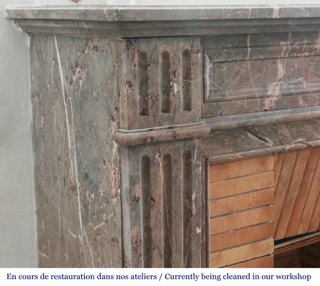 Cheminée de style Louis XVI aux pieds cannelés en marbre enjugerais-3