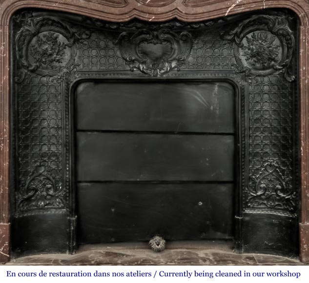 Cheminée de style Louis XV modèle Pompadour en marbre rouge du nord-9