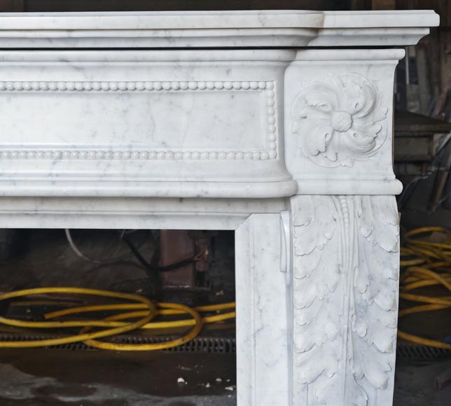 Cheminée de style Louis XVI à décor de perle, en marbre de Carrare Cheminée de style Louis XVI à décor de perle, en marbre de Carrare-7
