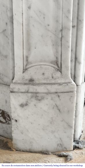 Cheminée de style Louis XV décorée d'une coquille, en marbre de Carrare-4