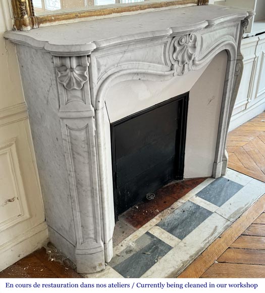 Cheminée de style Louis XV en marbre de Carrare, décorée d'une coquille-3
