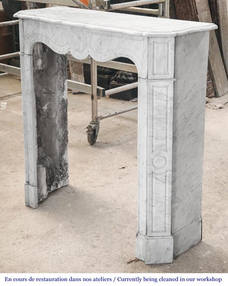 Cheminée de style Louis XV modèle Pompadour en marbre de Carrare-4