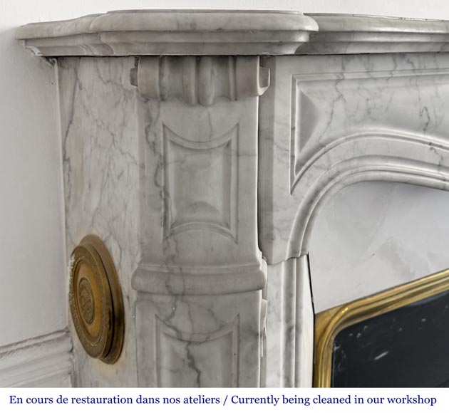Cheminée de style Louis XV modèle Pompadour, en marbre de Carrare-3