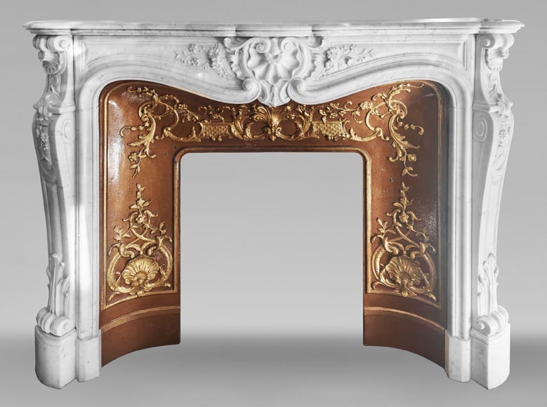 Cheminée de style Louis XV au décor floral, en marbre de Carrare Cheminée de style Louis XV au décor floral, en marbre de Carrare-0