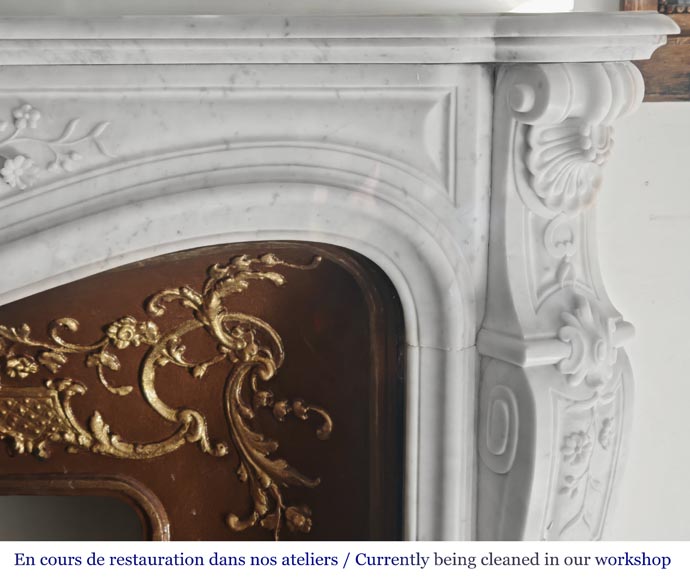 Cheminée de style Louis XV au décor floral, en marbre de Carrare Cheminée de style Louis XV au décor floral, en marbre de Carrare-8