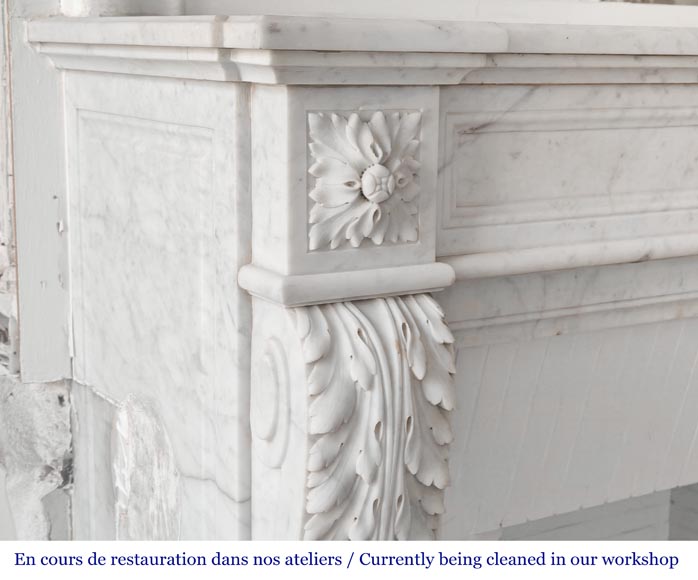 Cheminée de style Louis XVI décorée de feuilles d'acanthe, en marbre de Cararre Cheminée de style Louis XVI décorée de feuilles d'acanthe, en marbre de Cararre-3