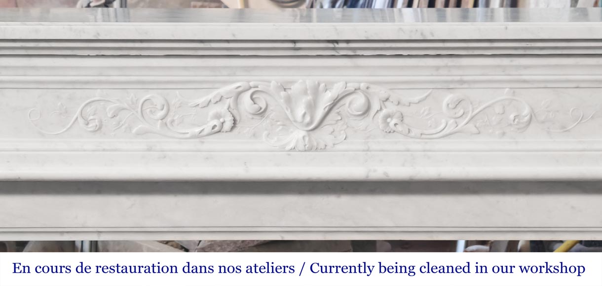 Cheminée de style Louis XVI à décor végétal, en marbre de Carrare Cheminée de style Louis XVI à décor végétal, en marbre de Carrare-1