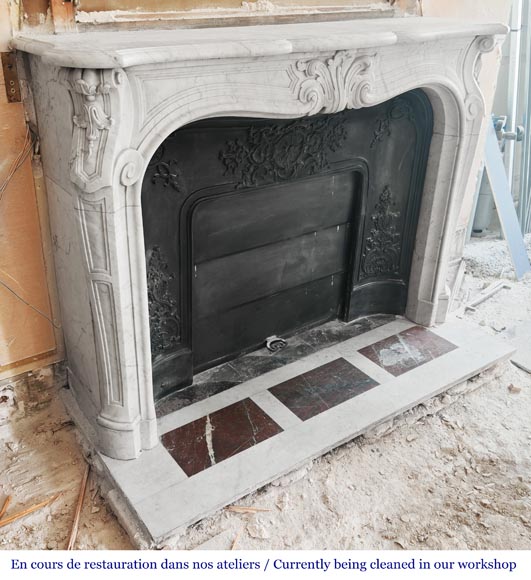 Cheminée de style Louis XV décorée d'une palmette, en marbre de Carrare Cheminée de style Louis XV décorée d'une palmette, en marbre de Carrare-3