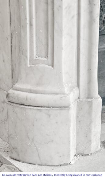 Cheminée de style Louis XV décorée d'une palmette, en marbre de Carrare Cheminée de style Louis XV décorée d'une palmette, en marbre de Carrare-5