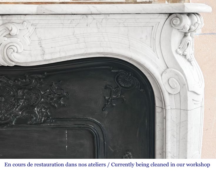 Cheminée de style Louis XV décorée d'une palmette, en marbre de Carrare Cheminée de style Louis XV décorée d'une palmette, en marbre de Carrare-8