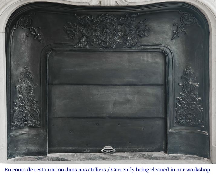 Cheminée de style Louis XV décorée d'une palmette, en marbre de Carrare Cheminée de style Louis XV décorée d'une palmette, en marbre de Carrare-10