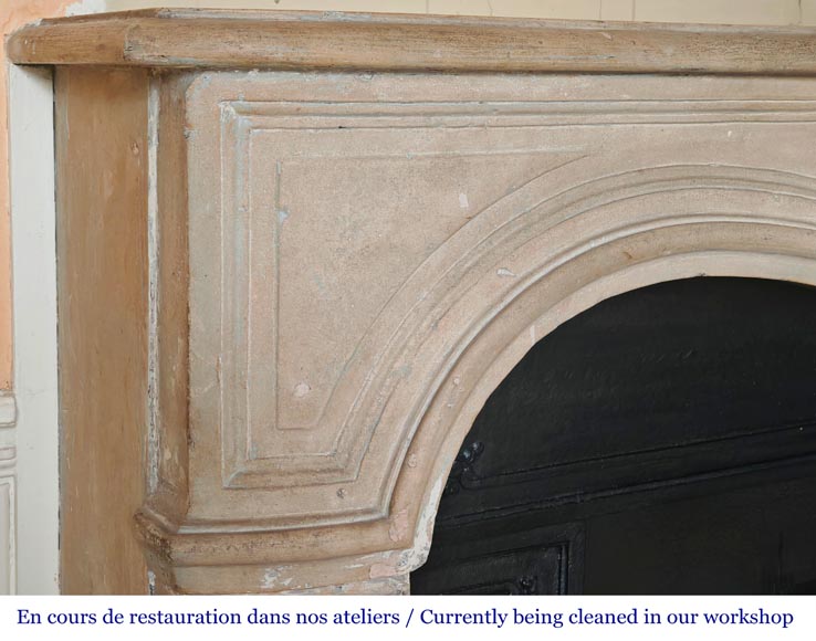 Cheminée en pierre de style Louis XV, décorée d'une coquille Cheminée en pierre de style Louis XV, décorée d'une coquille-4