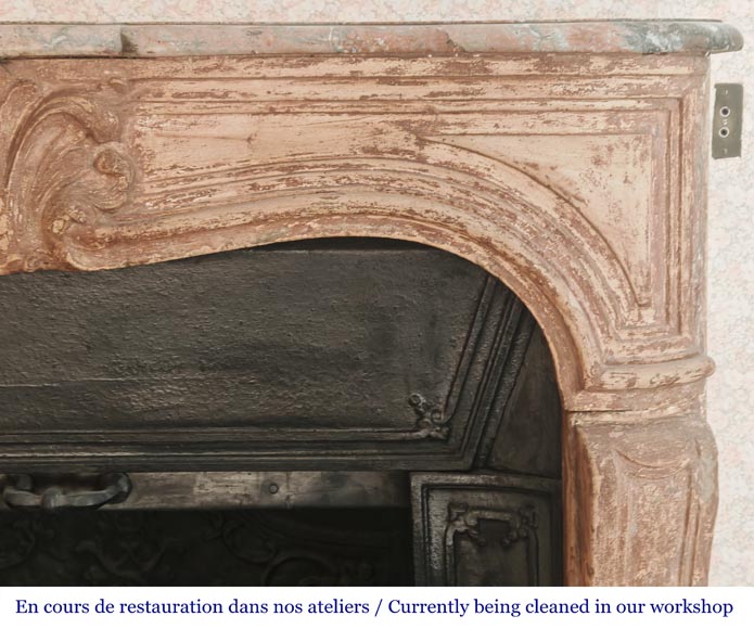 Cheminée en pierre de style Louis XV, ornée d'une palmette Cheminée en pierre de style Louis XV, ornée d'une palmette-6