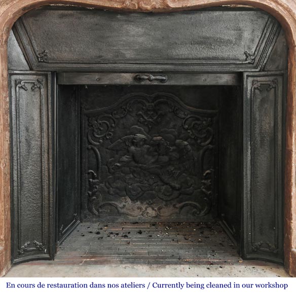 Cheminée en pierre de style Louis XV, ornée d'une palmette Cheminée en pierre de style Louis XV, ornée d'une palmette-8