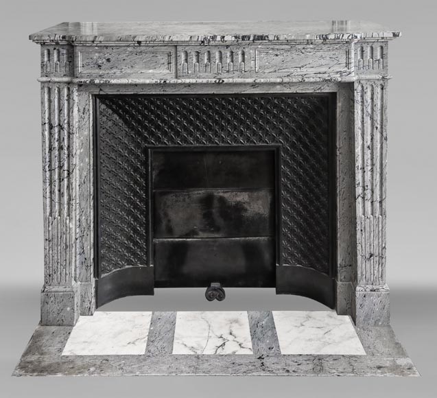 Cheminée de style Louis XVI à décor de cannelure, en marbre bleu fleuri Cheminée de style Louis XVI à décor de cannelure, en marbre bleu fleuri-0