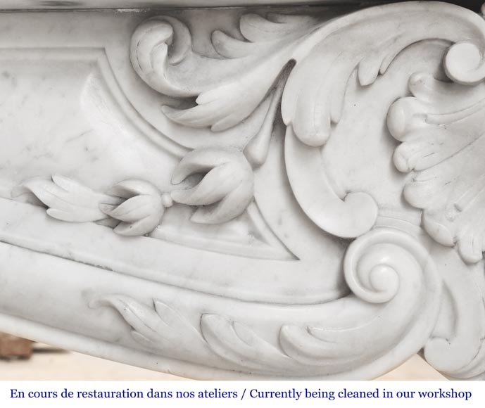 Cheminée de style Louis XV en marbre de Carrare-3
