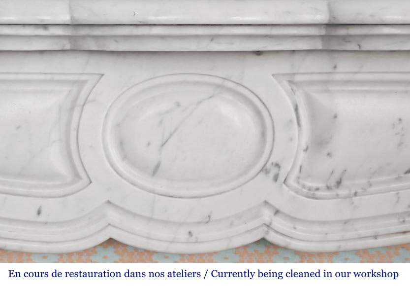 Cheminée de style Louis XV modèle Pompadour, en marbre de Carrare Cheminée de style Louis XV modèle Pompadour, en marbre de Carrare-1