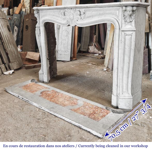Cheminée de style Louis XV en marbre de Carrare décorée d'une palmette-6