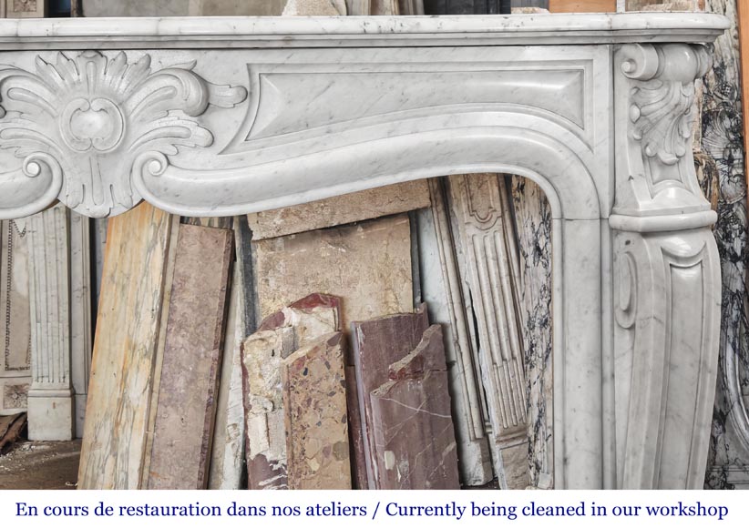 Cheminée de style Louis XV en marbre de Carrare décorée d'une palmette-7