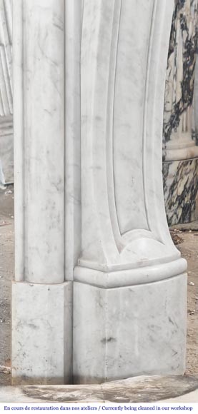 Cheminée de style Louis XV en marbre de Carrare décorée d'une palmette-8