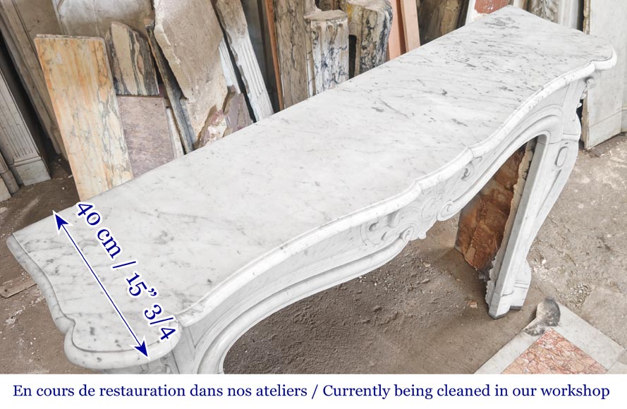 Cheminée de style Louis XV en marbre de Carrare décorée d'une palmette-10