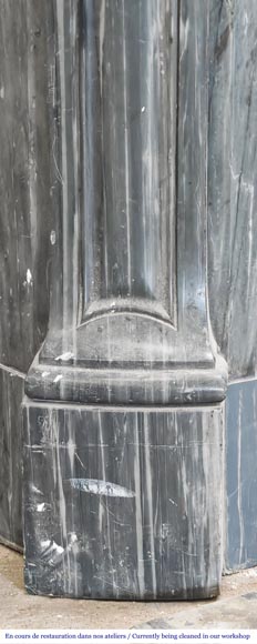 Cheminée de style Louis XV modèle Pompadour en marbre bleu turquin-4