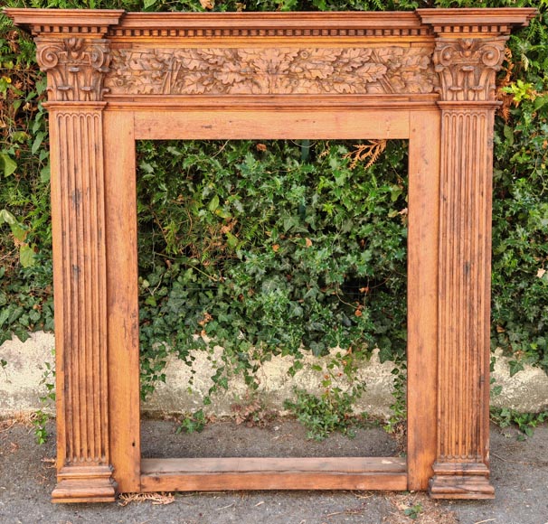 Cheminée de style Louis XVI en chêne, décorée d'une frise de feuille de chêne surmontée de son trumeau en chêne-12