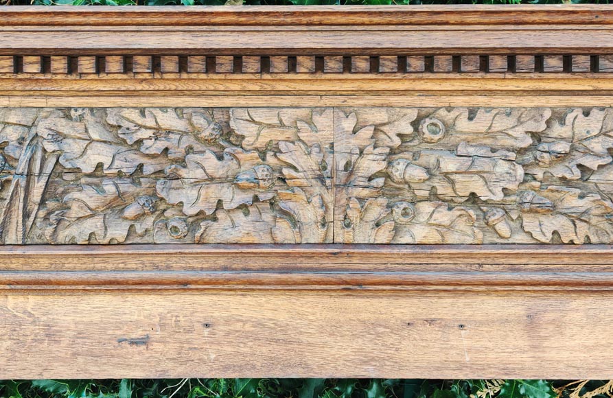Cheminée de style Louis XVI en chêne, décorée d'une frise de feuille de chêne surmontée de son trumeau en chêne-13