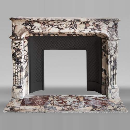 Cheminée de style Régence sculptée en brèche violette