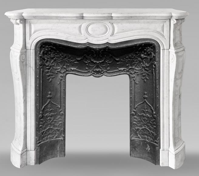 Cheminée de style Louis XV type Pompadour, en marbre de Carrare Cheminée de style Louis XV type Pompadour, en marbre de Carrare-0