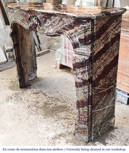 Cheminée de style Louis XV en marbre Campan, décorée d'une coquille Cheminée de style Louis XV en marbre Campan, décorée d'une coquille-6