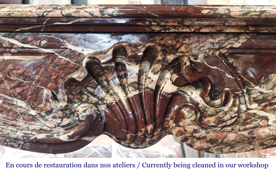 Cheminée de style Louis XV en marbre de Campan, décorée d'une coquille-1