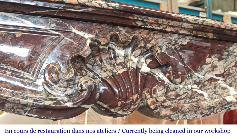 Cheminée de style Louis XV en marbre de Campan, décorée d'une coquille-2