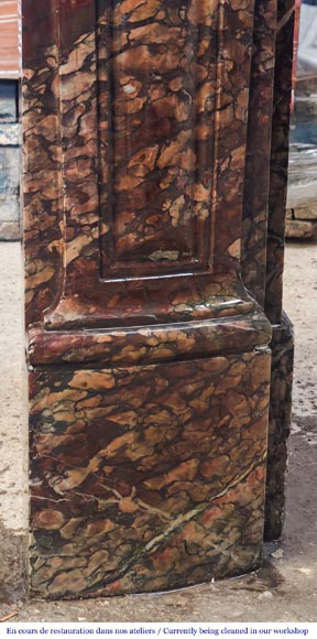 Cheminée de style Louis XV en marbre de Campan, décorée d'une coquille-7