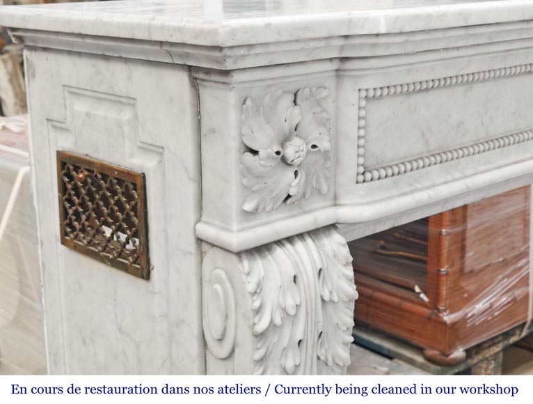 Cheminée de style Louis XVI à décor de perle, en marbre de Carrare Cheminée de style Louis XVI à décor de perle, en marbre de Carrare-4