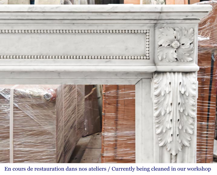 Cheminée de style Louis XVI à décor de perle, en marbre de Carrare Cheminée de style Louis XVI à décor de perle, en marbre de Carrare-9
