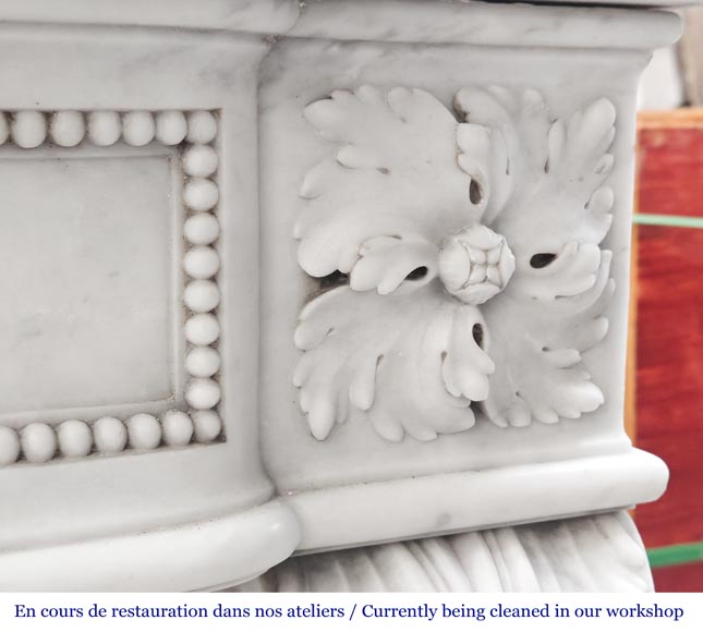 Cheminée de style Louis XVI à décor de perle, en marbre de Carrare Cheminée de style Louis XVI à décor de perle, en marbre de Carrare-10