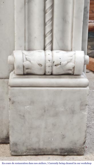 Cheminée de style Louis XVI à décor de perle, en marbre de Carrare Cheminée de style Louis XVI à décor de perle, en marbre de Carrare-11