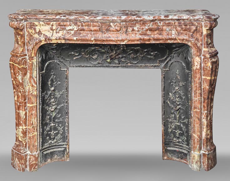 Cheminée de style Louis XV modèle Pompadour galbée, en marbre rouge du nord Cheminée de style Louis XV modèle Pompadour galbée, en marbre rouge du nord-0