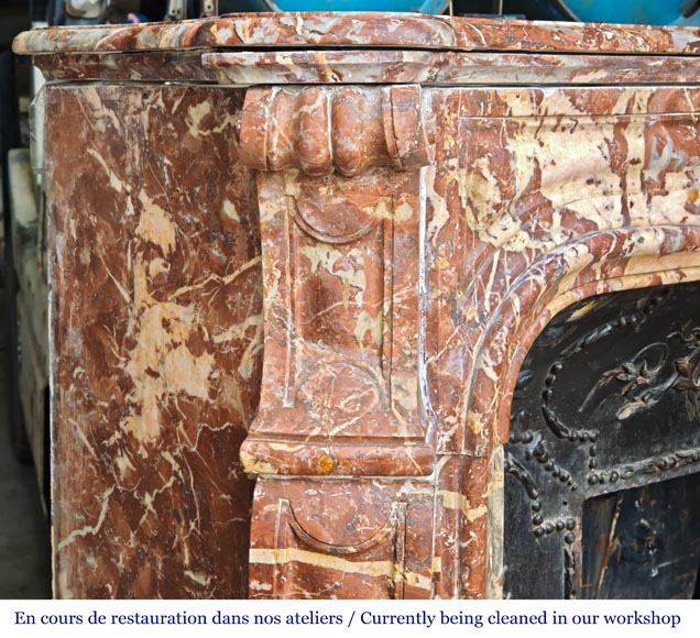 Cheminée de style Louis XV modèle Pompadour galbée, en marbre rouge du nord Cheminée de style Louis XV modèle Pompadour galbée, en marbre rouge du nord-4