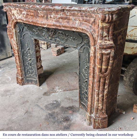Cheminée de style Louis XV modèle Pompadour galbée, en marbre rouge du nord Cheminée de style Louis XV modèle Pompadour galbée, en marbre rouge du nord-6