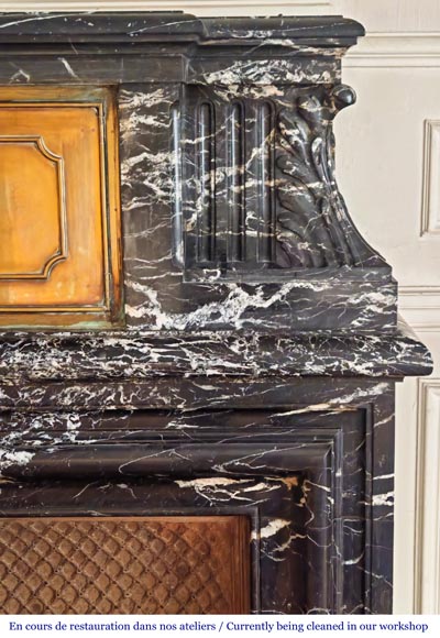 Cheminée de style Louis XIV en marbre noir Marquina Cheminée de style Louis XIV en marbre noir Marquina-9